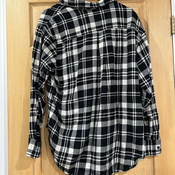 GAP Monochrome Plaid Shirt - Picture 2 of 3